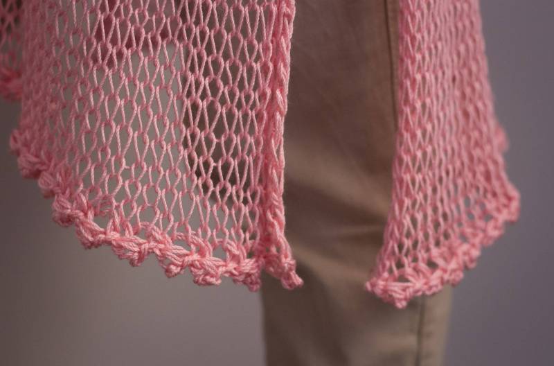 Handgewebter Garnpullover Mit Zwei Nadeln, Für Einen Lässigen Look Oder Den Strand von latricotteje