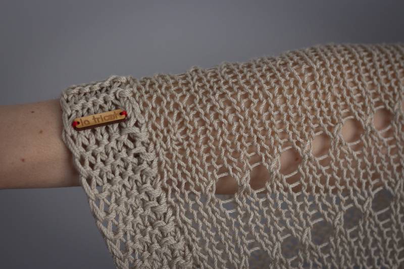 Kimono-Pullover/Poncho, Handgewebt Mit Zwei Nadeln Aus Garn Einer Sehr Angenehmen Haptik von latricotteje