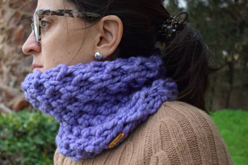 Kragen/Schal Mit Zwei Nadeln Gestrickt. Egal, Ob Sie Sich Lässig, Boho, Urban Oder Schick Kleiden ... Und Ihrem Image Einen Anderen Look Verleihen von latricotteje