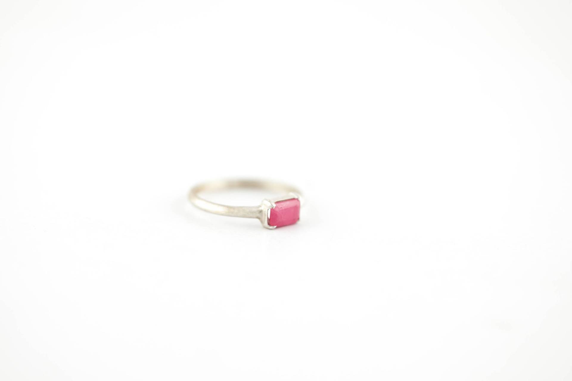 Rubin Sterling Silber Baguette Solitär Ring Rubin Sterling Silber Baguette Solitär Ring von laudelina