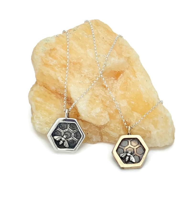 3D Bienenwabe Halskette 3D Bienenwabe Halskette von laughingravendesign