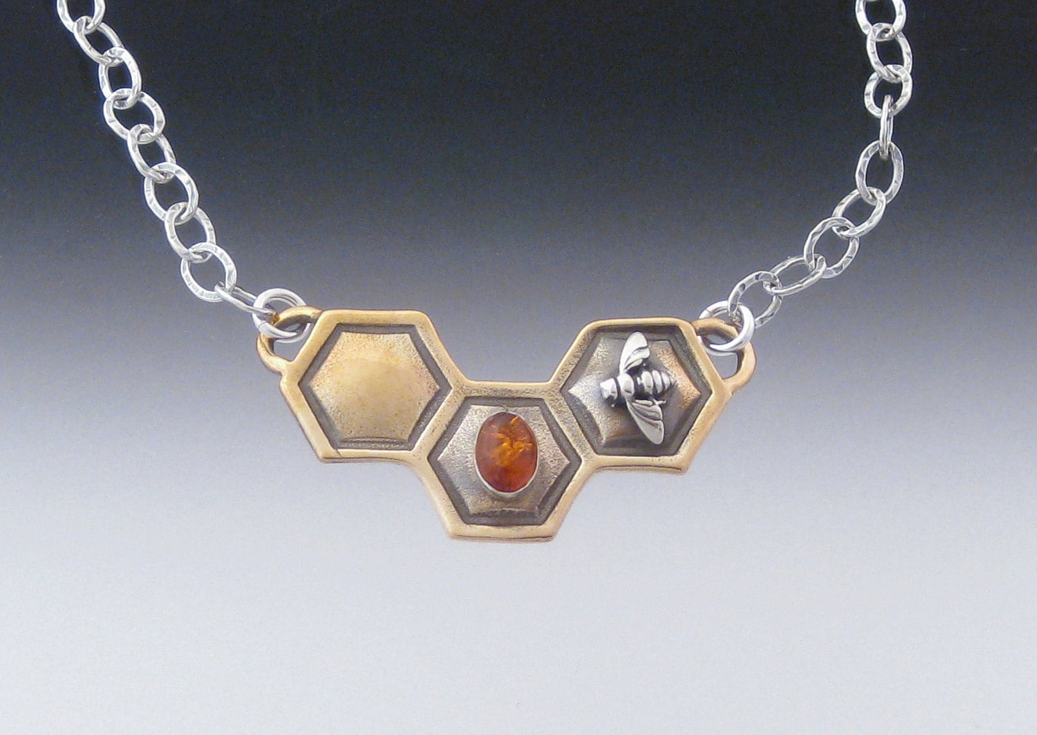 3W Bienenwabe Halskette An Einer Sterling Silber Kette 3W Bienenwabe Halskette An Einer Sterling Silber Kette von laughingravendesign