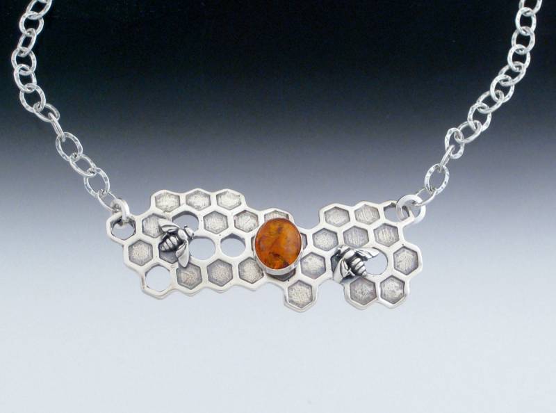 Große Honeycomb Halskette Große Honeycomb Halskette von laughingravendesign