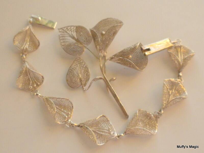 Gesponnenes Silber Filigrane Blumen-Armband Und Brosche Lilie von lauraab51
