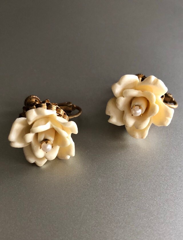 Jahrgang Miriam Haskell Geschnitzt Rose Faux Perlen Ohrringe Reduziert von lauraab51