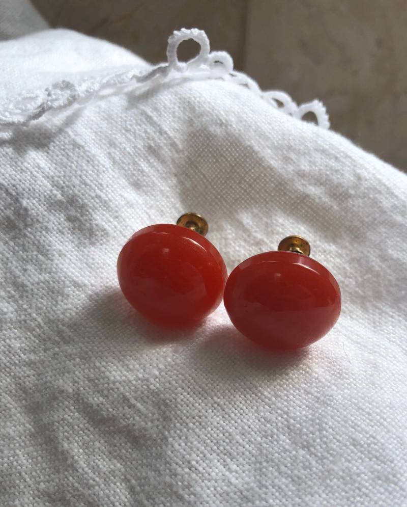 Kirschrot Bakelit Knopf Ohrringe Schraubrücken von lauraab51