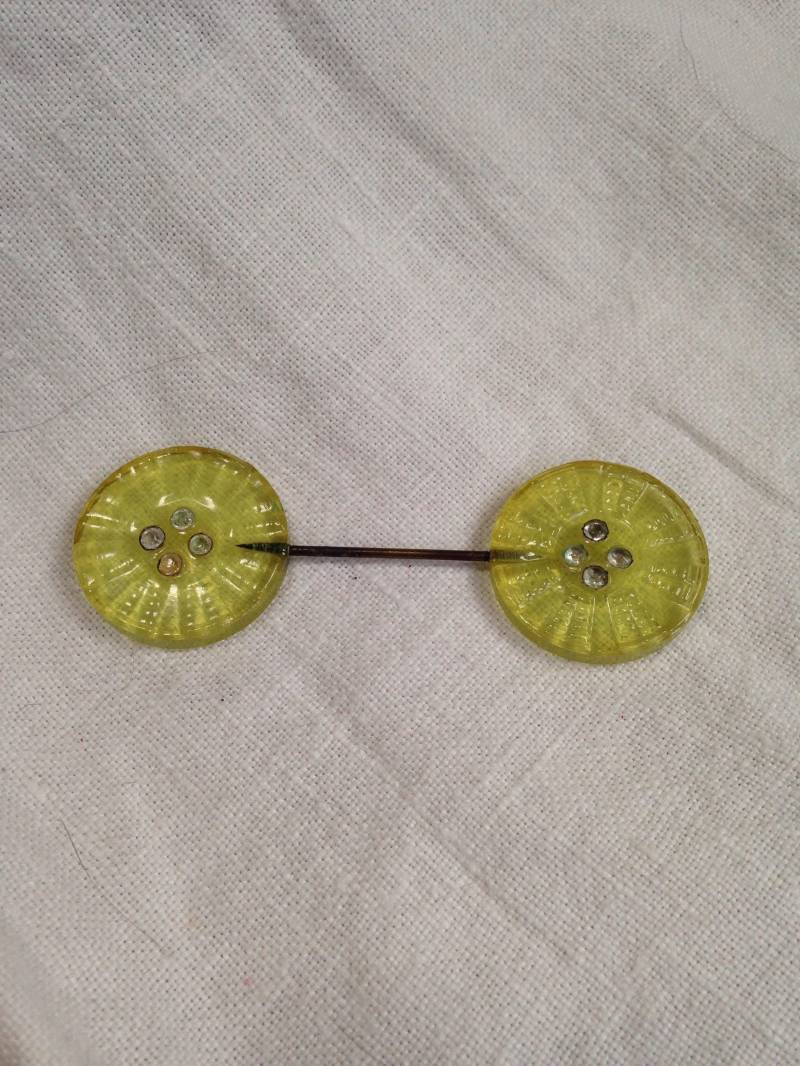 Lucite Scheibe Jabot Hutnadel von lauraab51