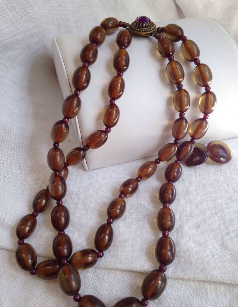 Vintage Bakelit Prystal Braun Perle Halskette Doppel Strang Lila Akzente Clip Ohrringe von lauraab51