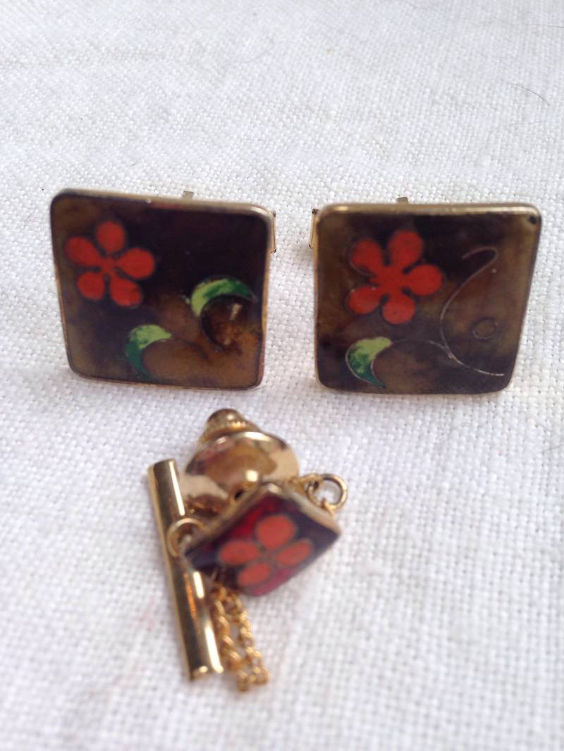 Vintage Emaille Manschettenknöpfe Und Krawatte Tack Braun Mit Orange Blume von lauraab51