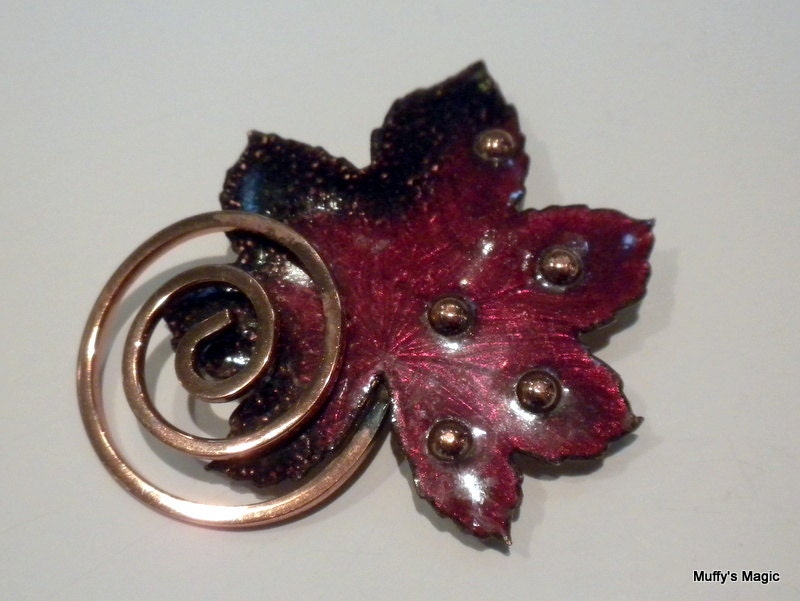 Vintage Matisse Renoir Kupfer Brosche Rot Emaille Blatt von lauraab51