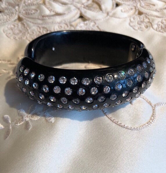 Vintage Schwarzes Thermoset Klare Strasssteine 5 Reihen von lauraab51