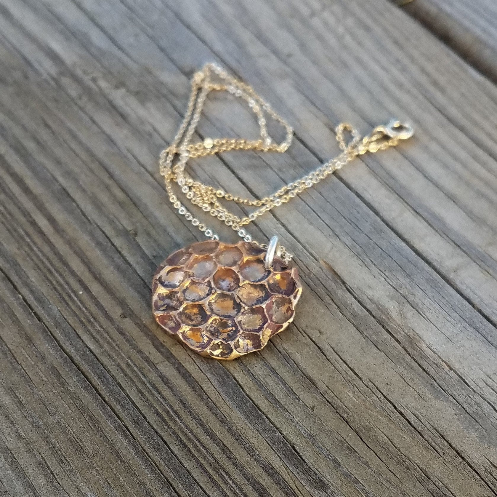 Waben Anhänger Waben Anhänger von laurajanesjewelry