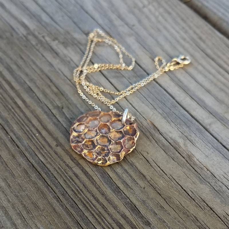 Waben Anhänger Waben Anhänger von laurajanesjewelry