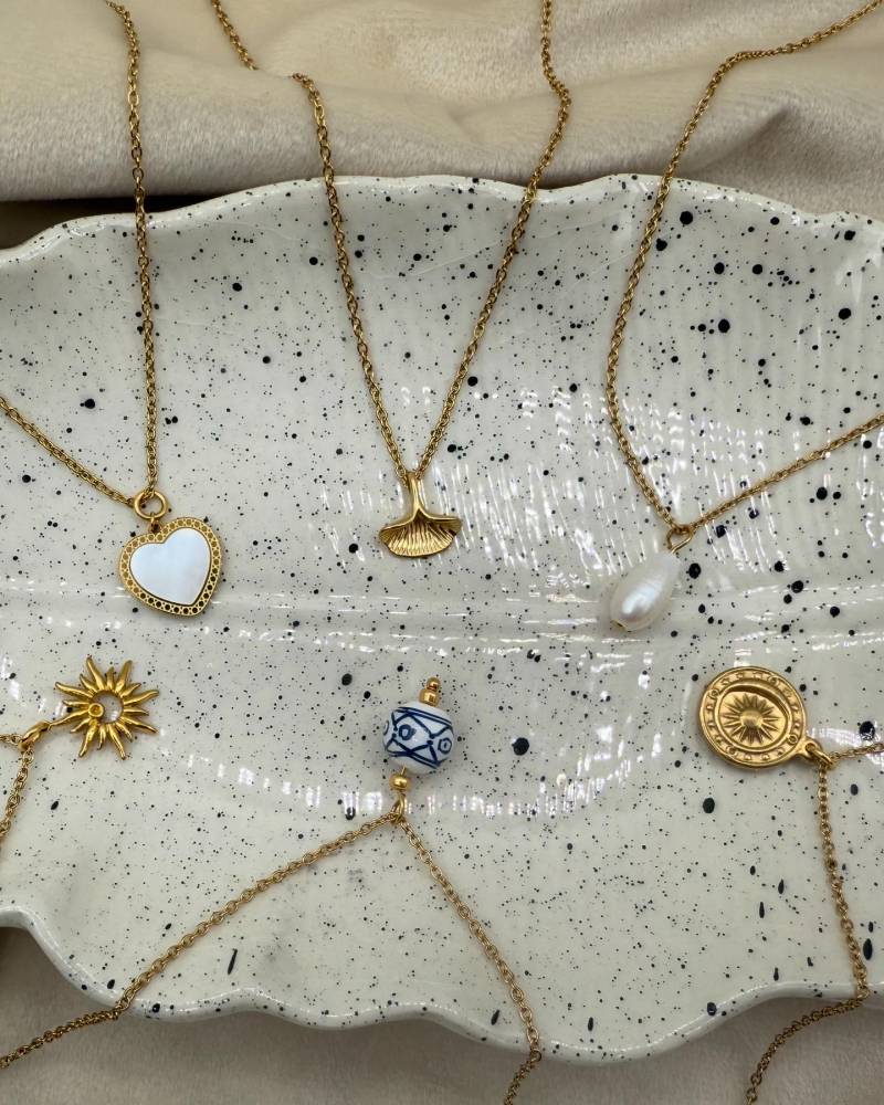 Halskette Mit Verschiedenen Eleganten Anhängern - Goldene Aus Edelstahl Individuelle Geschenkidee Halskette Mit Verschiedenen Eleganten Anhängern - Goldene Aus Edelstahl Individuelle Geschenkidee von laurajewelryy