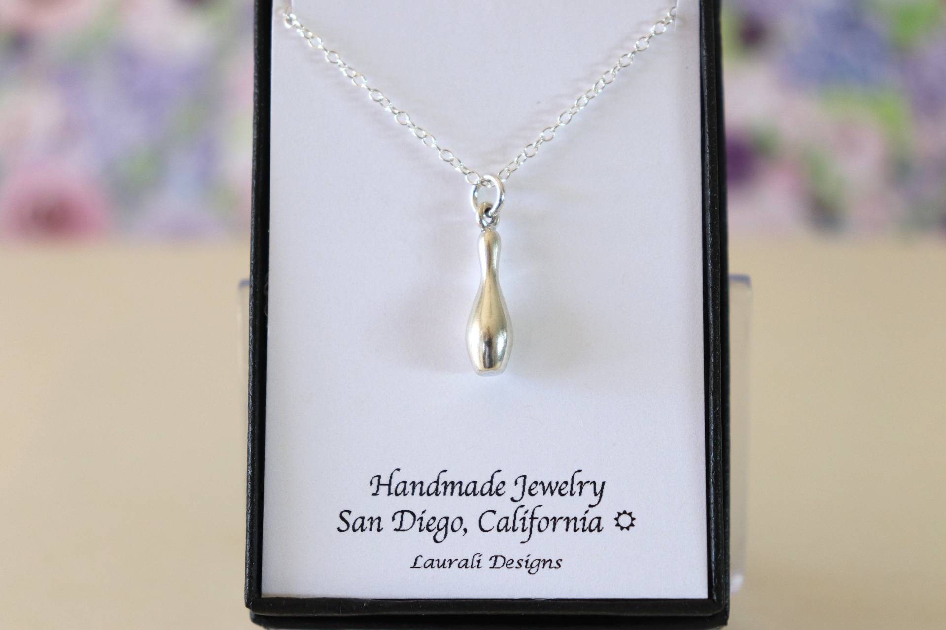 Bowling Pin Halskette, Freundschaftsgeschenk, Sterling Silber, Bestie Geschenk, Schmuck, Sport Schmuck. Dankeschön-Karte, Charm, Team von lauralidesigns