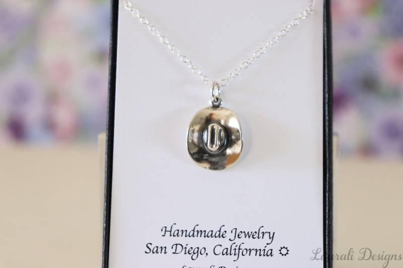 Cowboyhut Anhänger, Silberkette, Western Und Country Geschenk, Rockabilly Hut von lauralidesigns