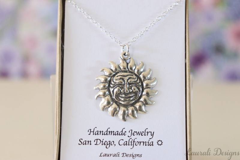 Große Sun Charm Halskette, Freundschaft Geschenk, Sterling Silber, Bestie Celestial Charm, Lover Danke-Karte von lauralidesigns