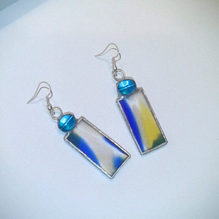 Blau Und Gelb Transparent Glasmalerei Earrigs von laurapadoan