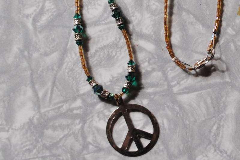 Zierliche Und Braune Peace Kette | #2 von laurasaintmartin