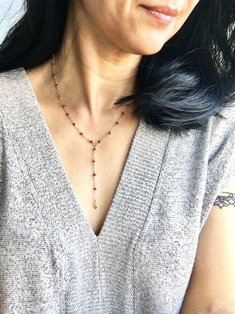 Granat Lariat, Gold Y Halskette, Boho Statement, Edelstein Chic, Halskette von laurastark