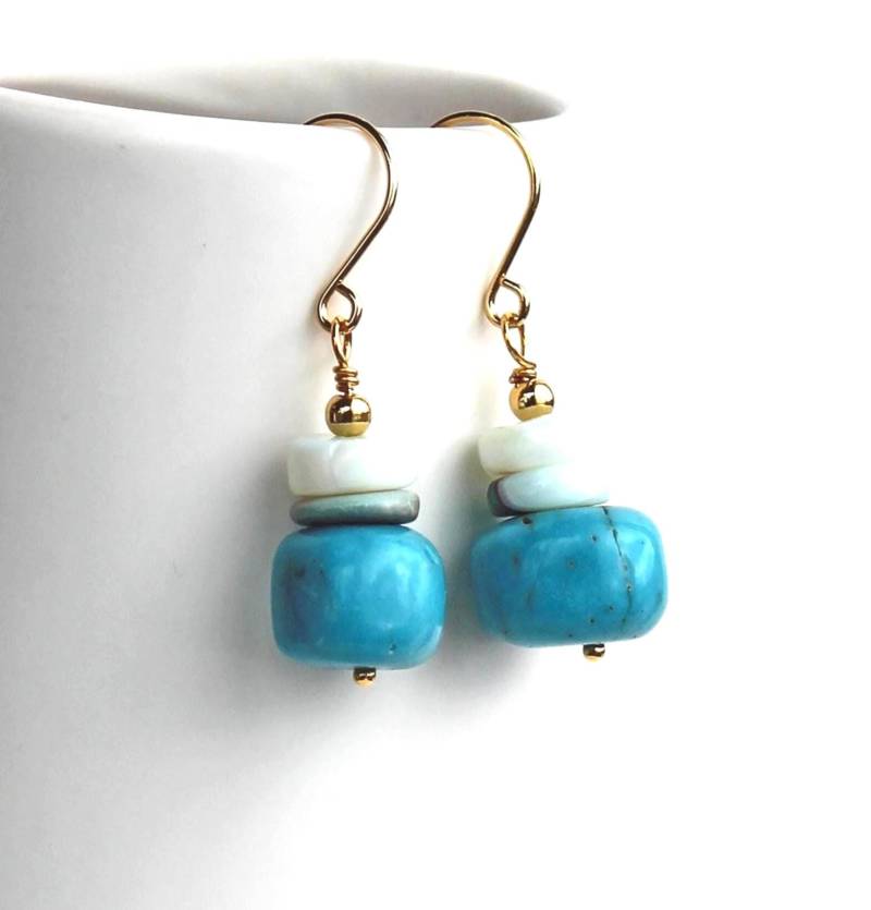 Magnesit Tropfen Ohrringe Opal Akzent, 14K Gold Fill von laurastark