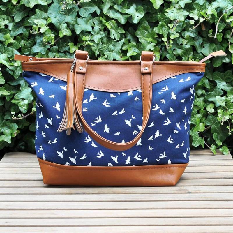 Crossbody Tasche Leder Schultertasche Damentasche Recyceltes Handtasche Für Frauen Windeltasche Marinetasche Vogeltasche von laurenhollowaydesign