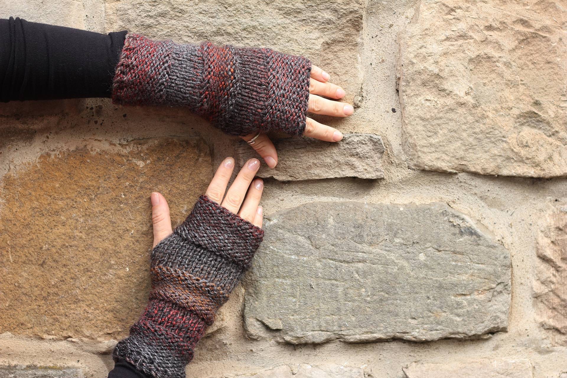 Fingerlose Handschuhe - Bequeme Gestrickte Damen in Grau Braun Fingerlose Handschuhe - Bequeme Gestrickte Damen in Grau Braun von laurimuks