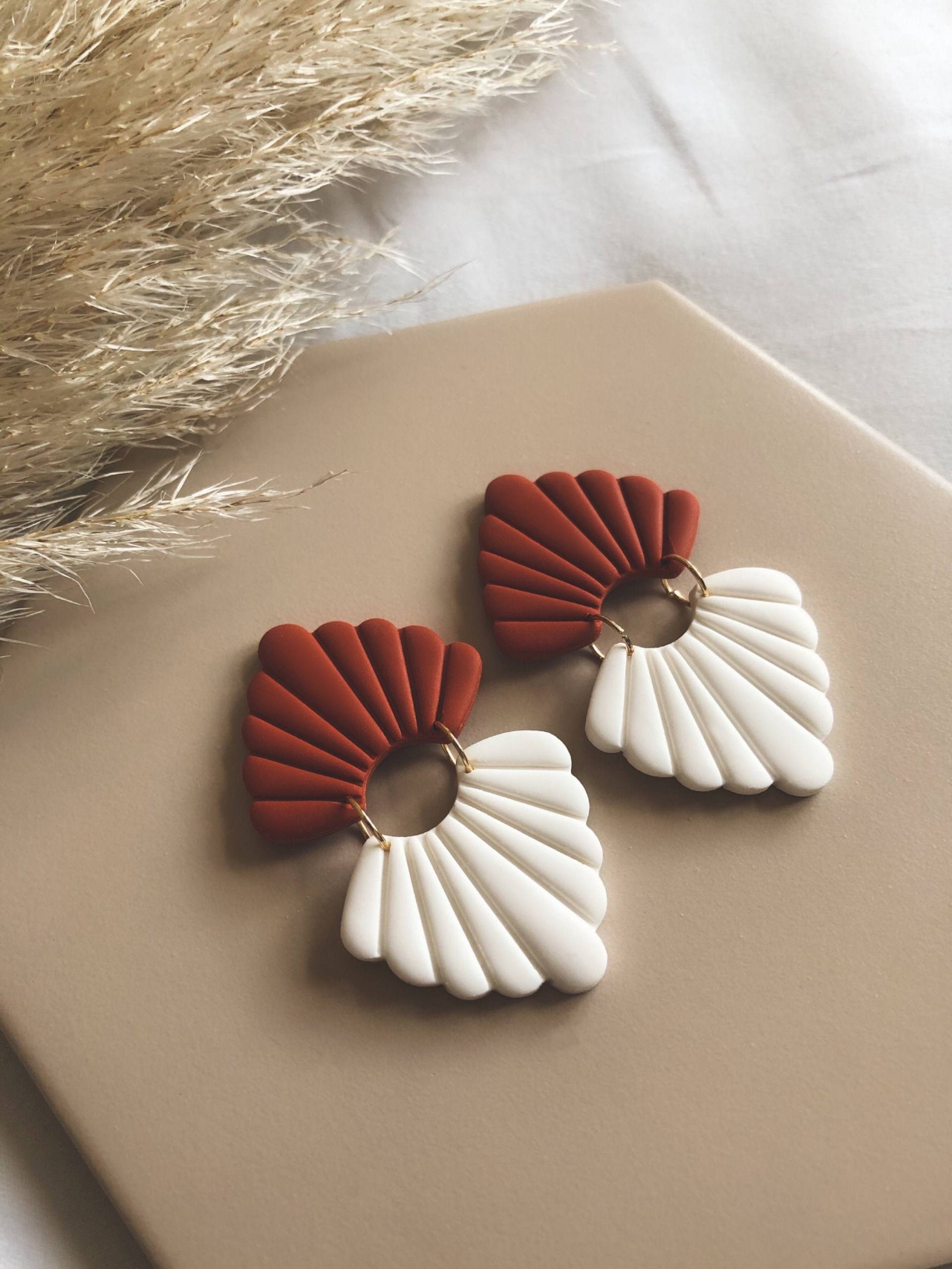 Emma | Handgemachte Fächerohrstecker Aus Polymer Clay - Boho Schmuck Ohrringe Geschenke Für Frauen Minimalistisch von laustudioco