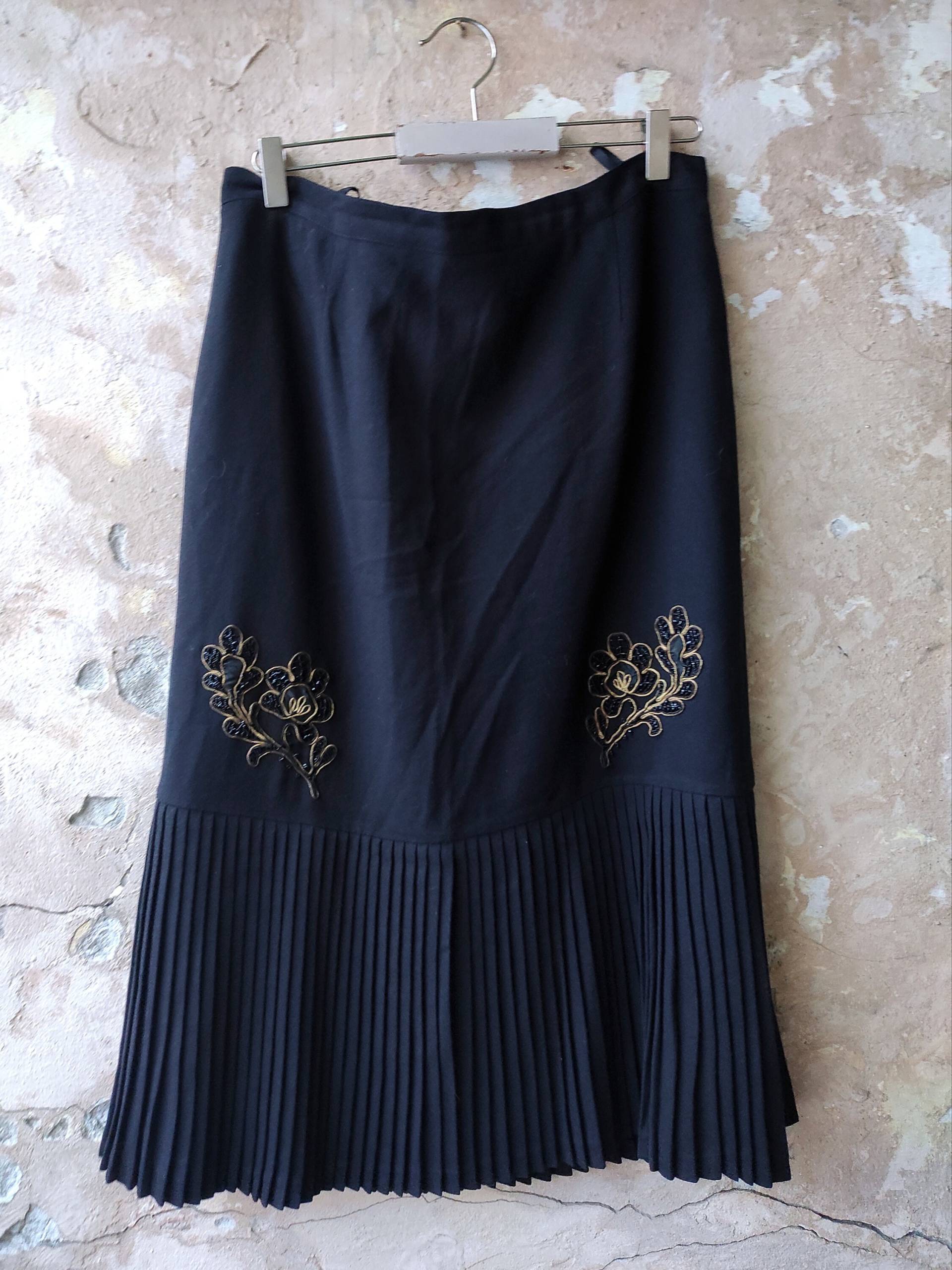 Vintage Schwarzer Wollrock Gestickte Blumenapplikation, Plissee Am Saum | xl von lavirintArt
