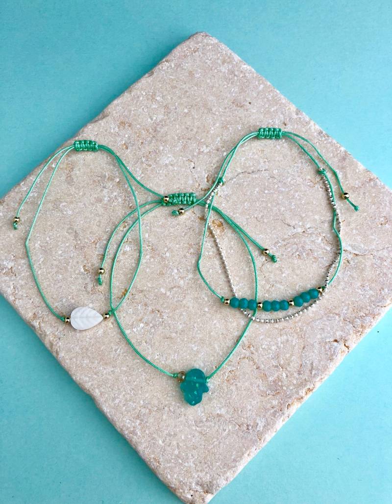 Hamsa Armband, Blatt, String, Sommer-Perlen Schichtung, Stapelbar, Armband-Set, Freundschaftsarmband von layersofartisan