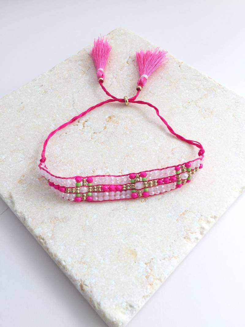 Multicolor Crystal Bead Armband, Tassel Drawstring Boho Hot Pink Multi-Bead Armband von layersofartisan