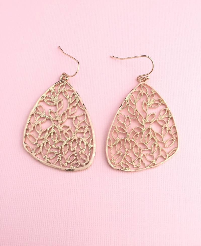 Tropfen Sie Ohrringe, Blatt Gold Boho Filigrane Leicht Rosa Vergoldet Ebnen von layersofartisan
