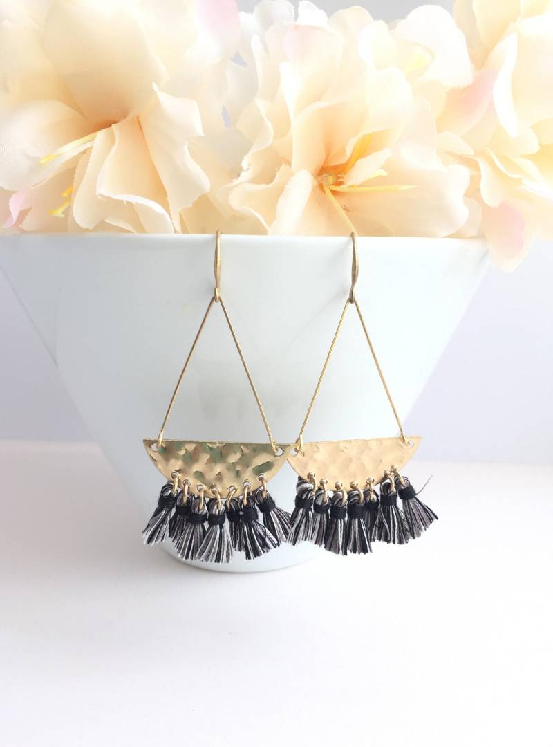 Vintage Gold Fransen Ohrringe, Antik Quaste Schwarz Grau Baumohrringe, Fan Ohrring, Boho Schmuck von layersofartisan