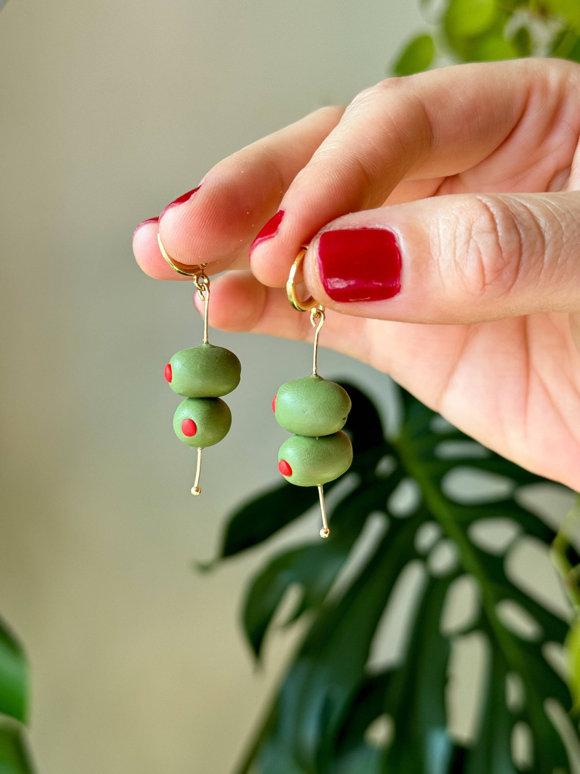 Oliven Martini Handgemachte Ohrringe/Aus Ton Lebensmittel Geschenke Oliven Martini Handgemachte Ohrringe/Aus Ton Lebensmittel Geschenke von lazydaisyclay