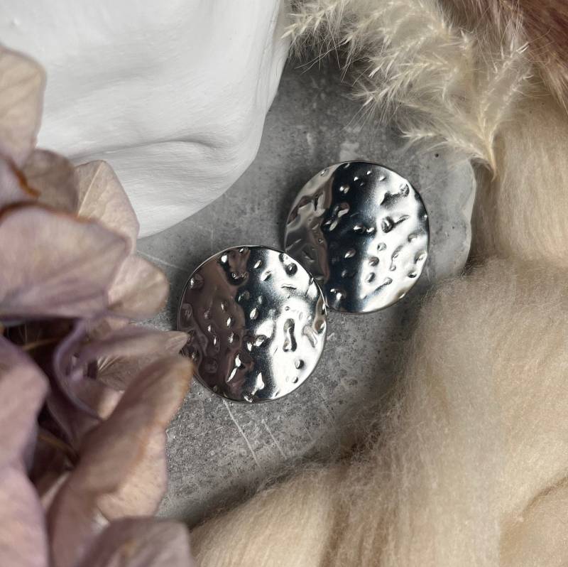 Großer Runder Ohrring Aus Geschlagenem Metall | Damen Statement Silber Edler Ohrschmuck Geschenk Für Frauen, Muttertags von lePelouJewelry