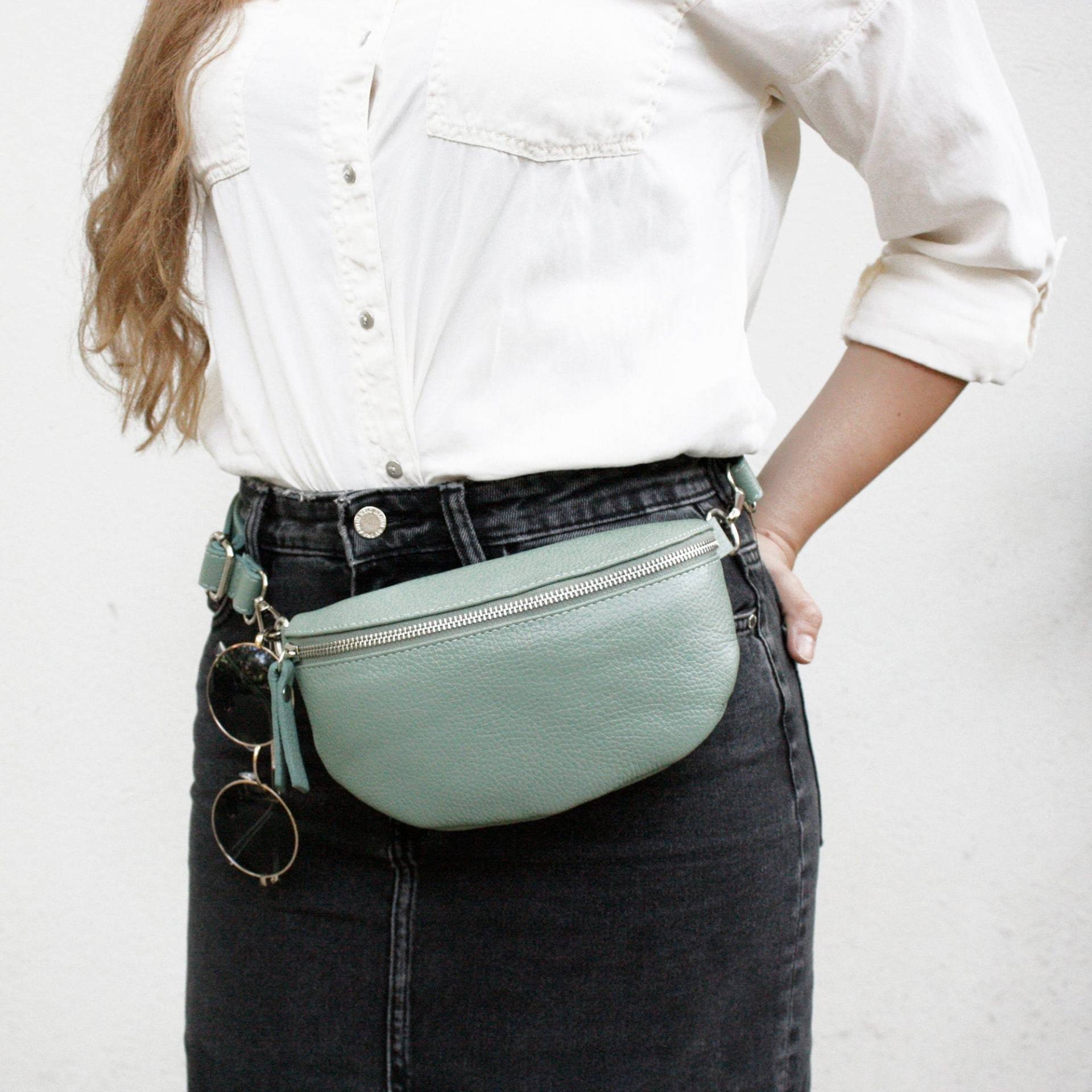 Frauen Leder Bauchtasche, Crossbody Bag Mit Gemustertem Gurt, Umhängetasche, Festival Tasche, Schultergurt von lePelouStudio