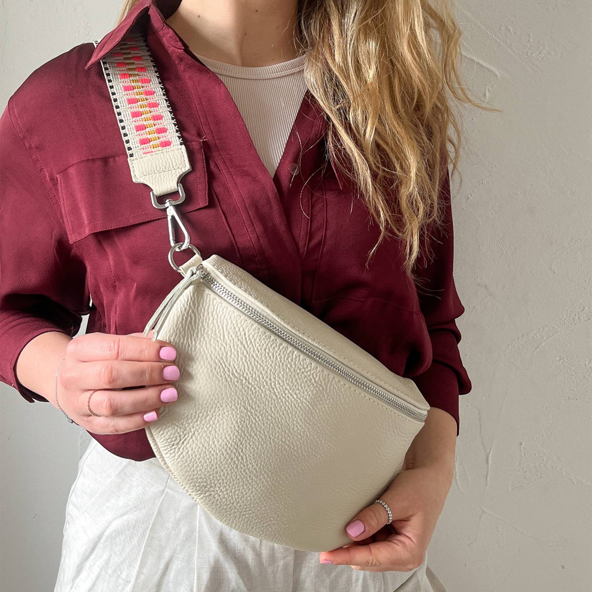 Helle Leder Bauchtasche Für Frauen, Kleine Crossbody Bag Creme, Umhänge Tasche Mit Breitem Gurt, Festival Tasche, Geschenk Sie von lePelouStudio