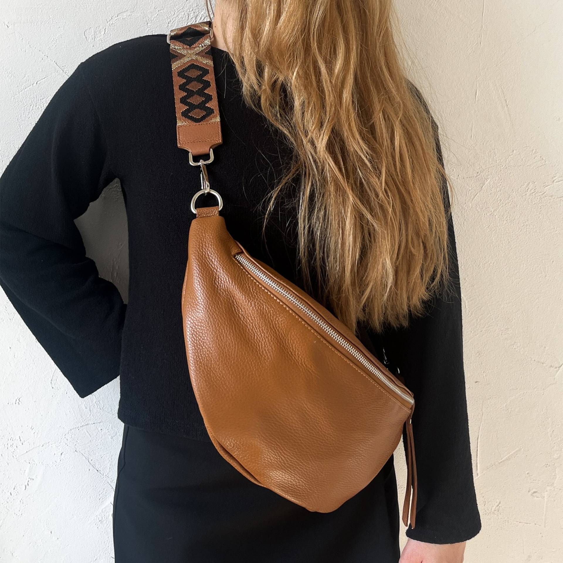 Leder Bauchtasche Cognac Damen Xl, Breiter Wechselgurt, Crossbody Tasche Personalisiert, Umhängetasche Aus Leder, Geschenk Freundin Leder Bauchtasche Cognac Damen Xl, Breiter Wechselgurt, Crossbody Tasche Personalisiert, Umhängetasche Aus Leder, Geschenk Freundin von lePelouStudio