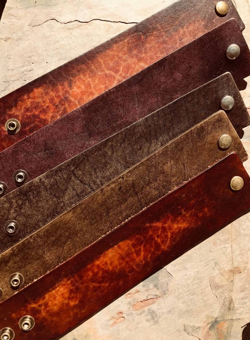 Leder Manschette Leer 1/2"-2" Breit Distressed Braunem, Weichem Leder, Hand-Rubbed Finish - 4Pk, Kostenloser Versand Leder Manschette Leer 1/2"-2" Breit Distressed Braunem, Weichem Leder, Hand-Rubbed Finish - 4Pk, Kostenloser Versand von leathermavericks