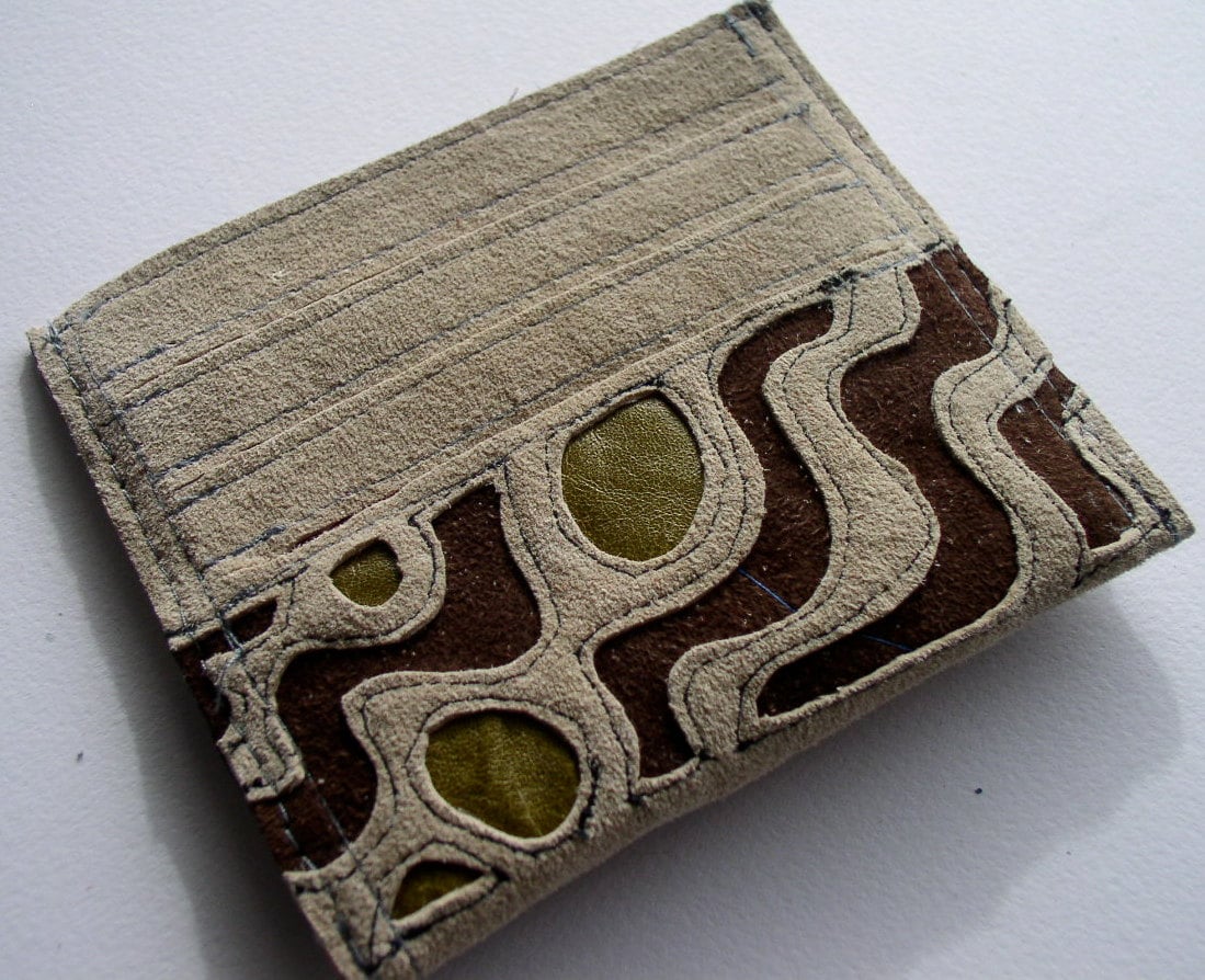 Applikations-Geldbörse Aus Recyceltem Wildleder Applikations-Geldbörse Aus Recyceltem Wildleder von leatherythings