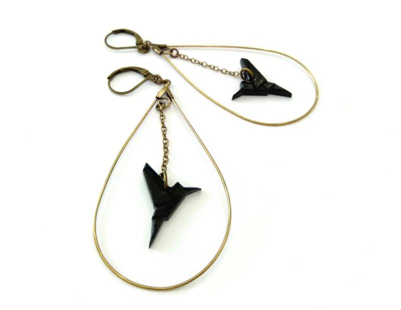 Schwere Schwarze Plexiglas-Ohrringe - Schwarz Hummingbird in Drop Bronze Ausgesetzt von leboisadesoreilles