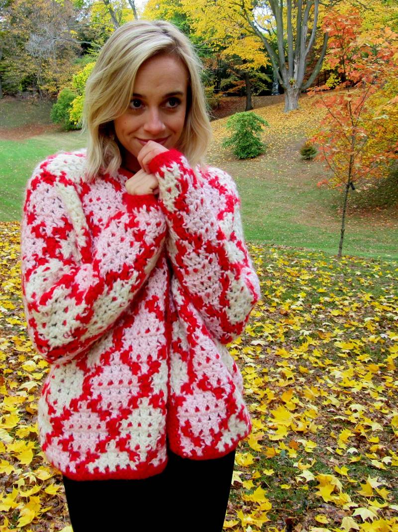 Handgemachte Strickjacke, Sperrige, Größe Medium, Pullover, Rot, Rosa, Creme, Sperrige Winterpullover, Warmer Roter Rosa Pullover Handgemachte Strickjacke, Sperrige, Größe Medium, Pullover, Rot, Rosa, Creme, Sperrige Winterpullover, Warmer Roter Rosa Pullover von leckaleigh