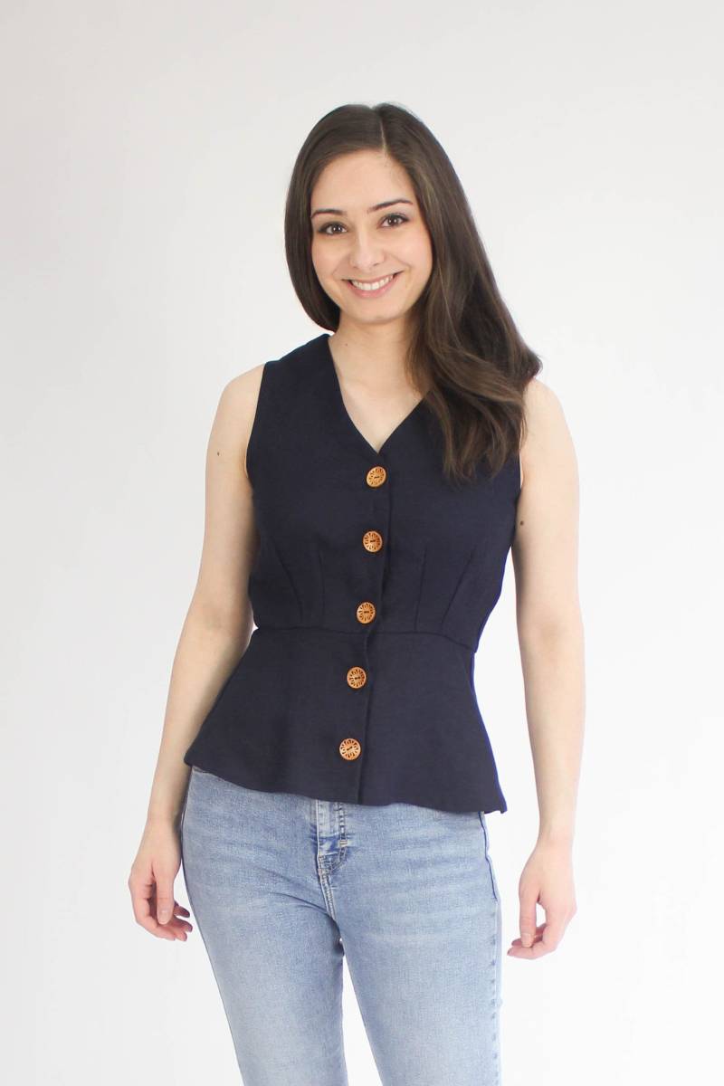 Das Cynthia Top in Marine Leinen Das Cynthia Top in Marine Leinen von leckieapparel