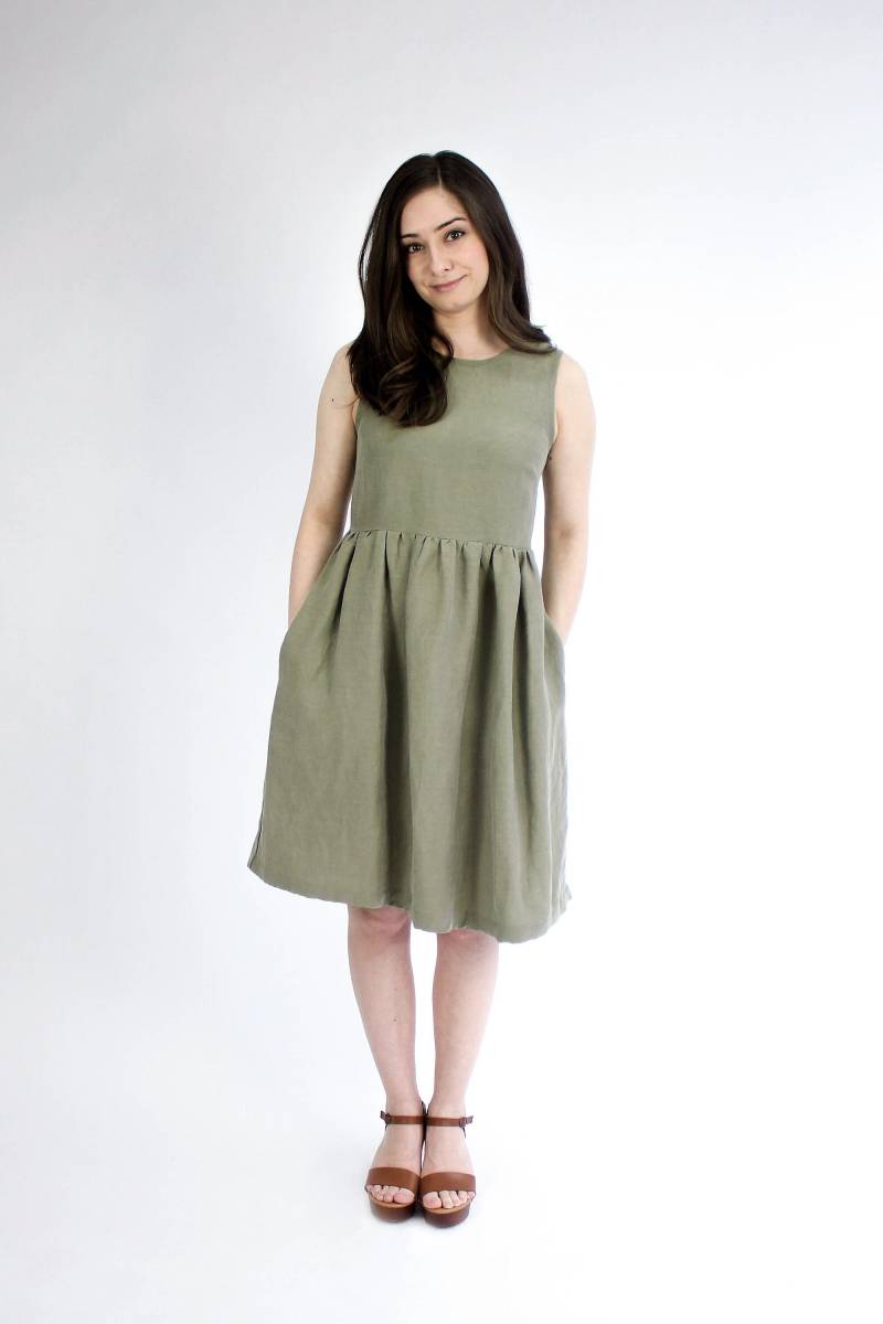 Das Jane Kleid in Salbei Cupro Das Jane Kleid in Salbei Cupro von leckieapparel