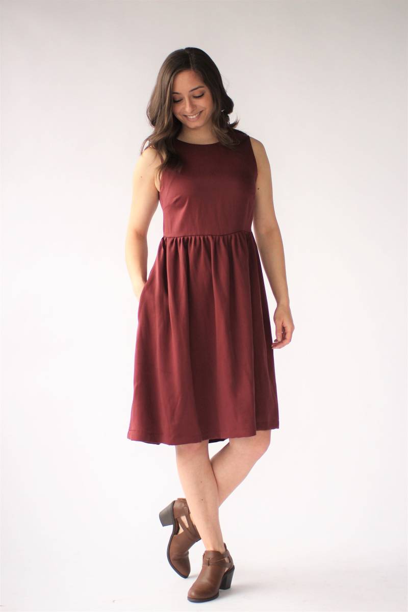 Das Jane Kleid in Weinrot Tencel Das Jane Kleid in Weinrot Tencel von leckieapparel