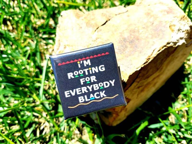 Alle Schwarz Pin von leftcoastcasual