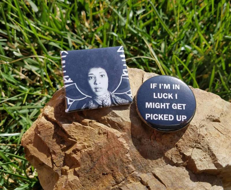 Sie Sagen, Sie Ist Anders Pin-Set von leftcoastcasual