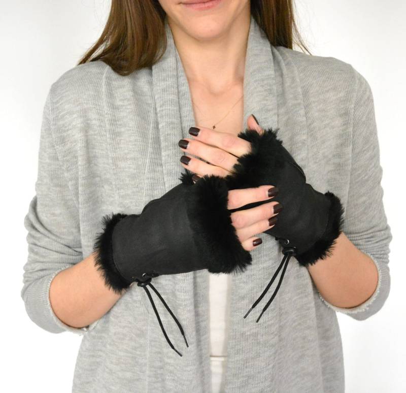 Fingerlose Lederhandschuhe Für Damen in Schwarz Aus Schaffellleder Und Fell. Handgefertigte Lammfell-Armstulpen, Ein Tolles Geschenk Sie von lefushop