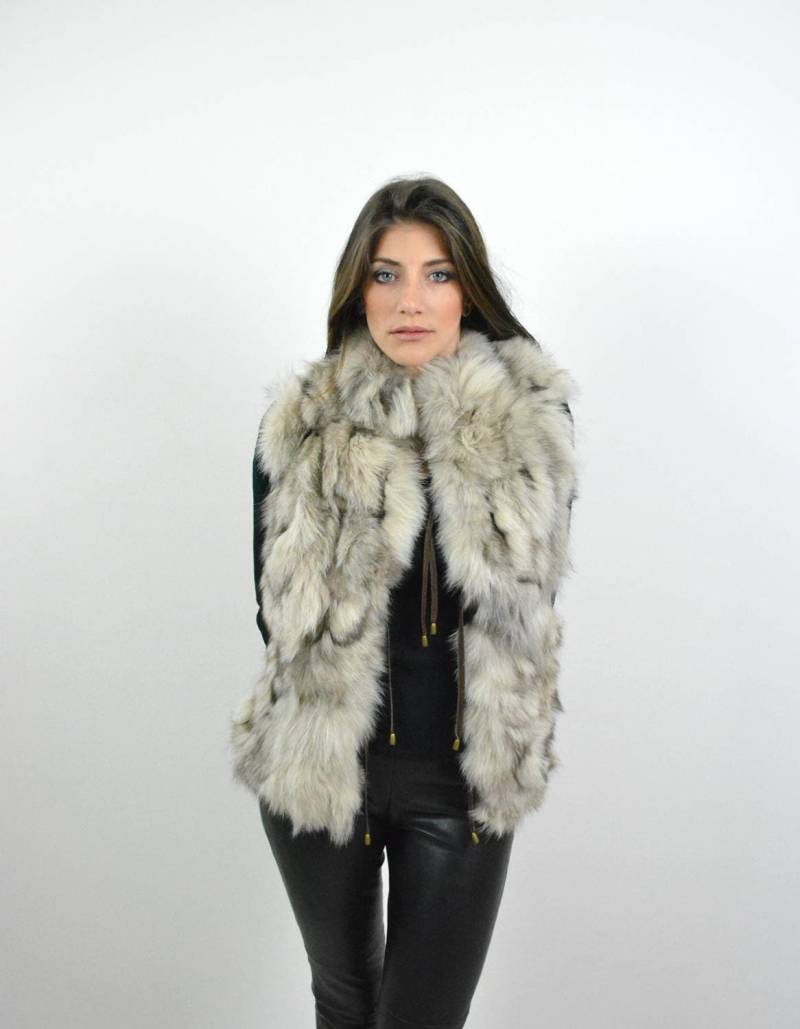 Fuchspelz Weste Aus Graufuchs Mit Innenfutter in Schwarz. Handgefertigte Ärmellose Pelzjacke Für Frauen, Ein Tolles Geschenk Sie Fuchspelz Weste Aus Graufuchs Mit Innenfutter in Schwarz. Handgefertigte Ärmellose Pelzjacke Für Frauen, Ein Tolles Geschenk Sie von lefushop