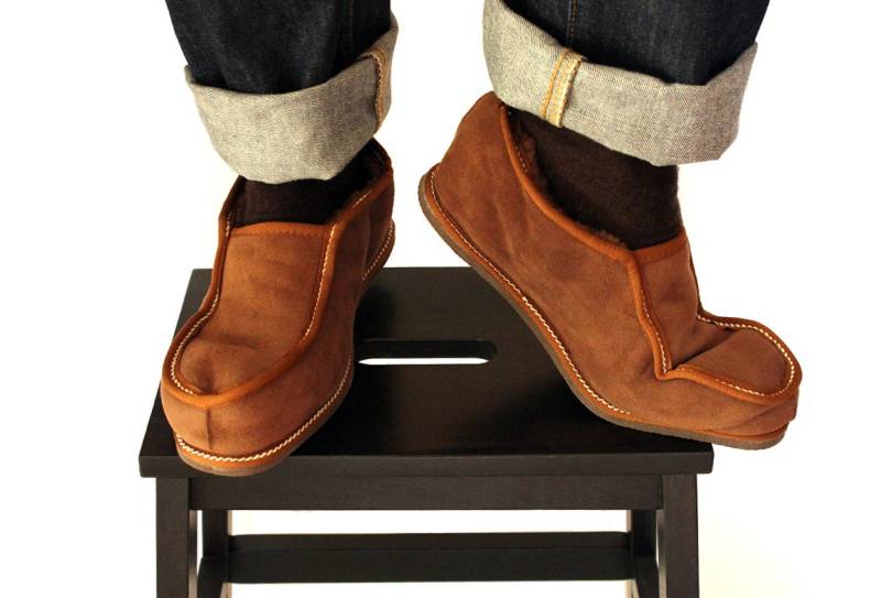 Hausschuhe Aus Braunem Mouton-Leder Und Weichem Fell Im Inneren. Warme Handgemachte Hausschuhe, Ein Tolles Geschenk Für Papa Von Tochter von lefushop